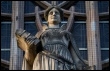 Figur von Justitia an einem Gericht (AFP)